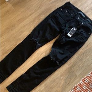 Men’s GUESS black jeans with holes in the knee